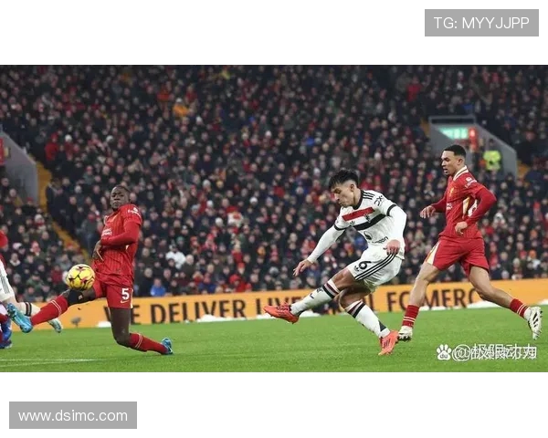 利物浦与曼联激战再起 红魔红军巅峰对决再掀英超风云 利物浦与曼联激战再起 红魔红军巅峰对决再掀英超风云