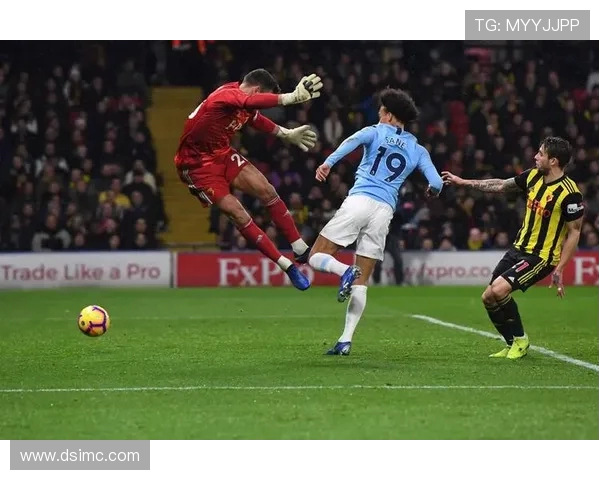 全球足球联赛竞争激烈 聚焦各大联赛球队表现与战术发展