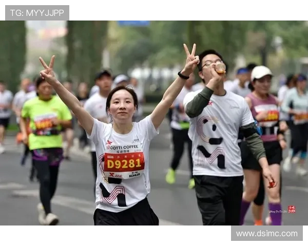 成都街舞队在马拉松大满贯中的团队协作表现精彩纷呈值得赞赏