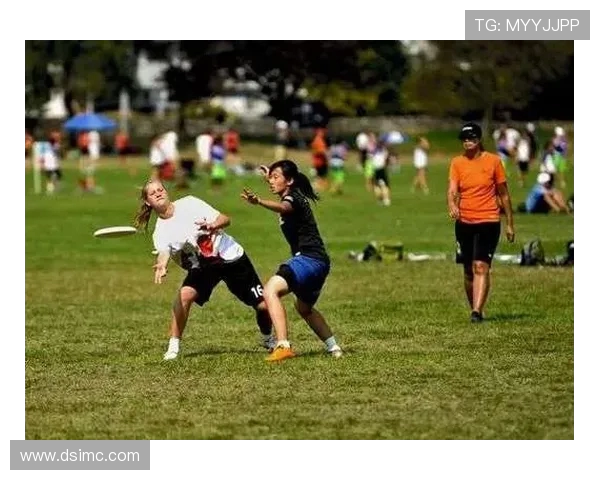 深圳飞盘队耐力之争引发热议运动员表现与训练方式成焦点 深圳飞盘队耐力之争引发热议运动员表现与训练方式成焦点