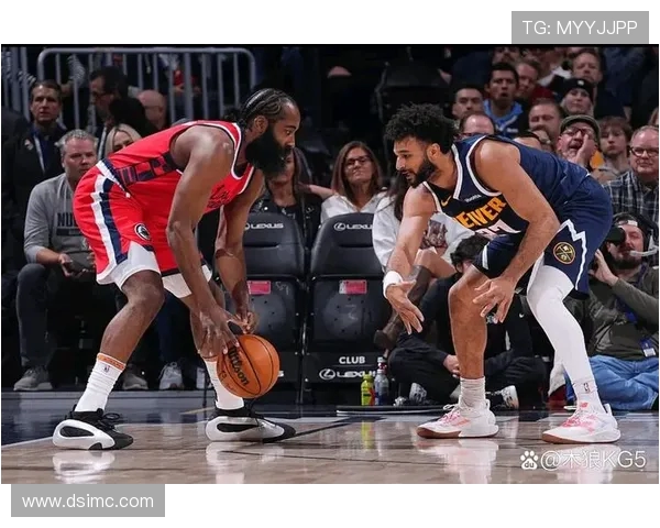 勇士与湖人激战正酣NBA季后赛精彩对决引发球迷热议