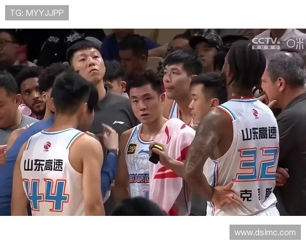 山东男篮与新疆队激战精彩瞬间回顾视频解析